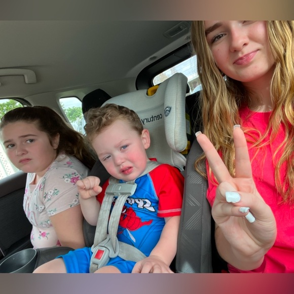 Meet your Posher, Kylee - Picture 2 of 3